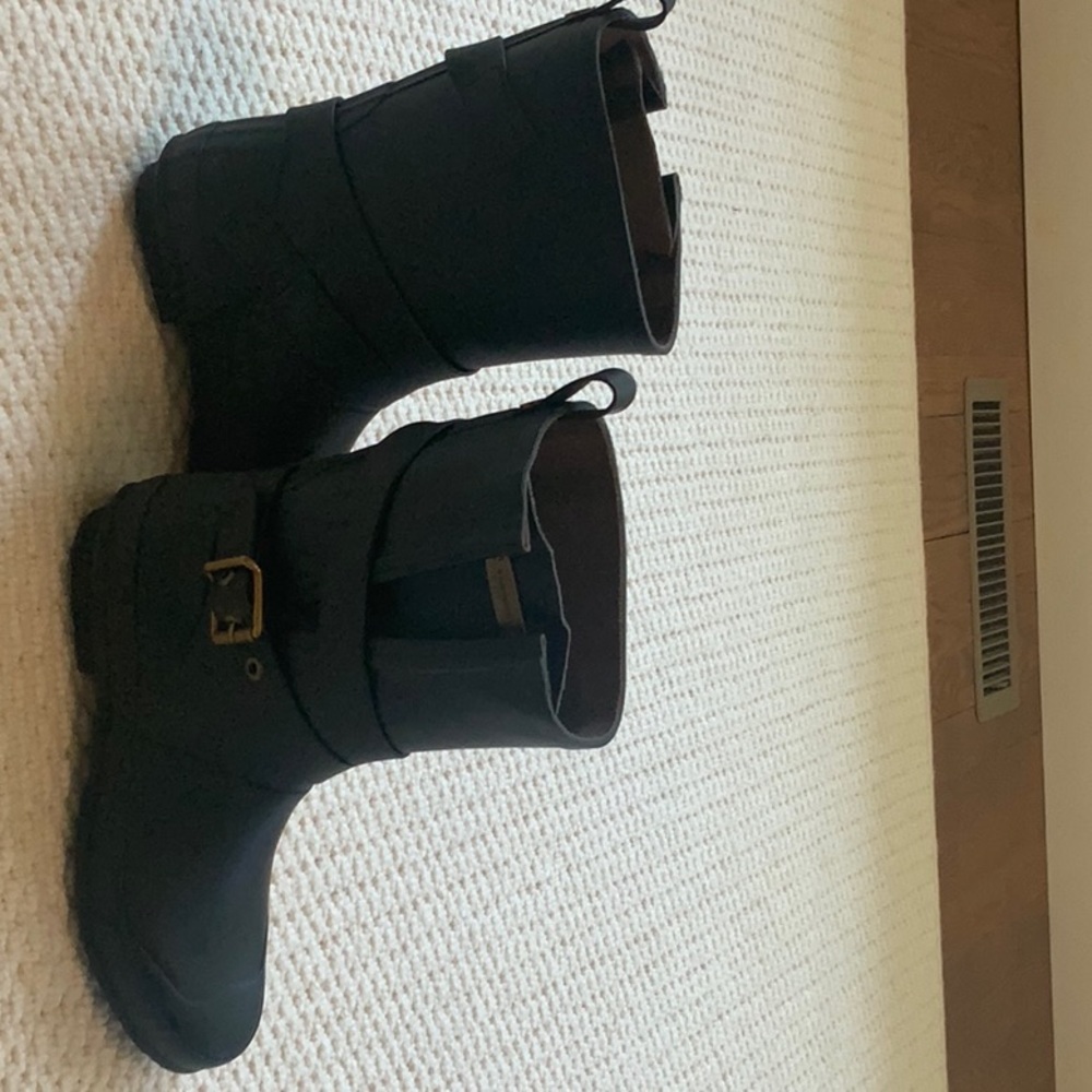 Burberry rain boots - Picture 3 of 11